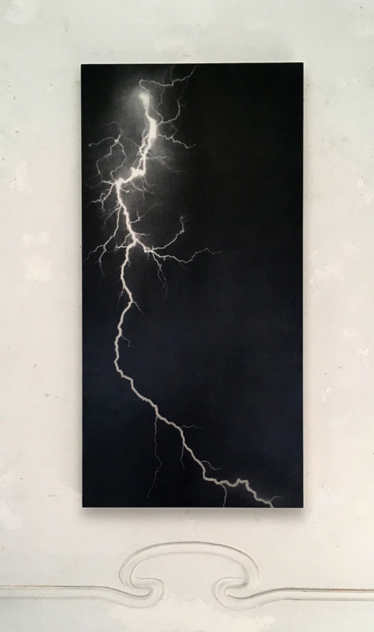 Elvio Chiricozzi, Fulmine, 2017. Matita su legno, cm 120 x 60